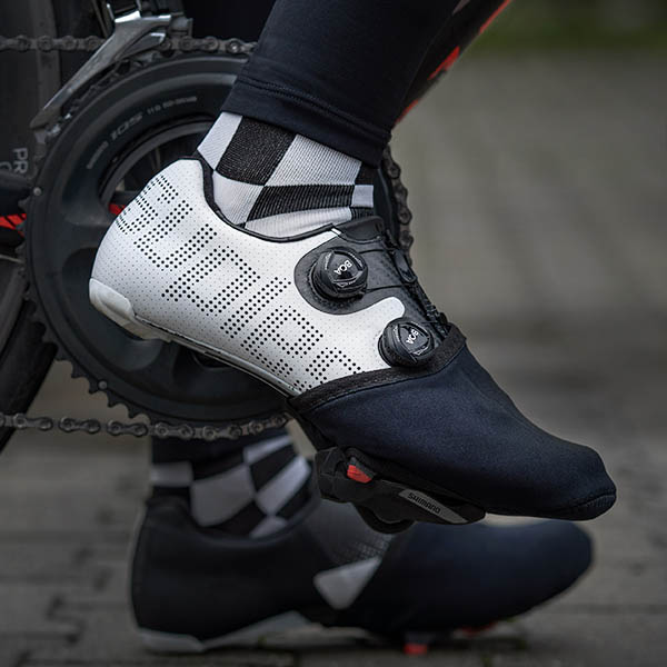 black cycling toe covers made from neoprene and durable Cordura fabric